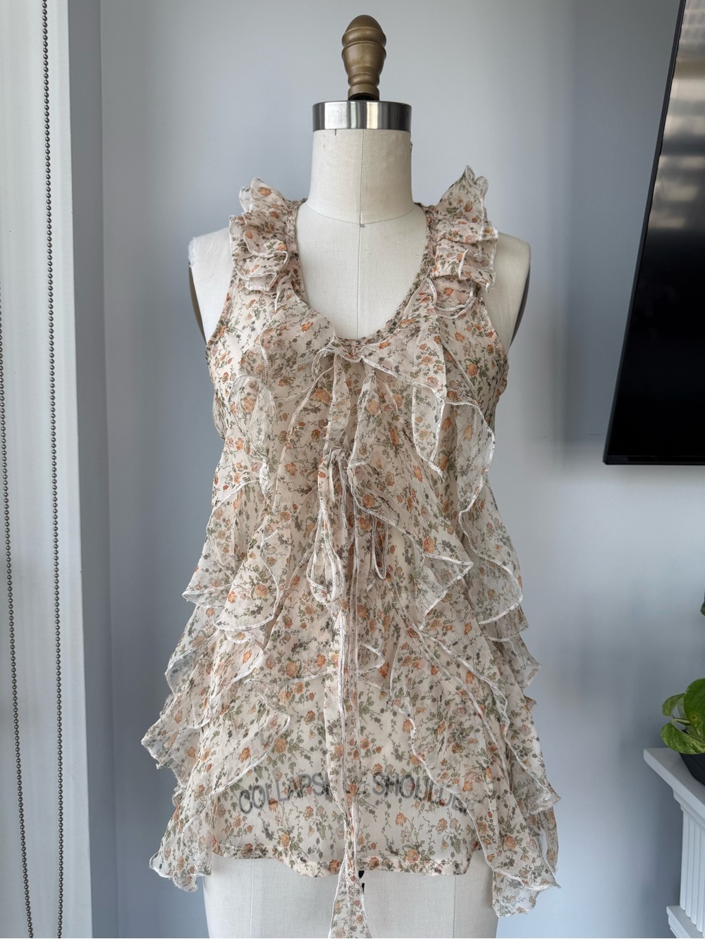 QED London sleeveless Floral Ruffle Camisole